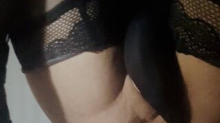 Pute travestie se gode le cul