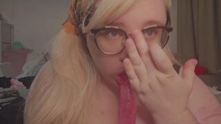 oral feels so good, i get so, so wet everytime i fuck my throat !!
