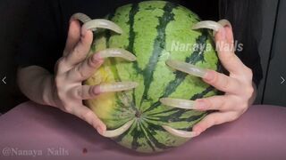 #25 - Scratching Destroying a Watermelon with My Long Natural Nails(12mins)