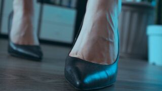 Thief Gets Shrunken and Hunted By High Heeled Giantess - Ft Imilia Audley