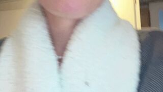 pussy pissing hot water out then she feel so good she so cute girl