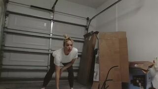 Summers FIRST Lift Session back from injury in yoga pants..