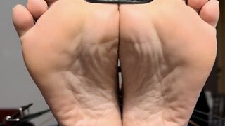 SwissFeetADVs tries different ticklish tools