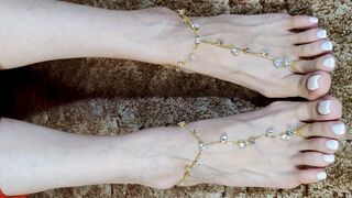 Golden Anklets & Barefoot Play – Wrinkled Soles, White Toes, Close Ups