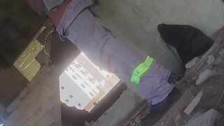 Masturbando e cheirando a bota