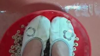 Food crush and destroying slippers
