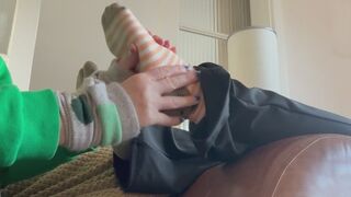 Mommabear gives Littlebear a foot massage even cracks her toes