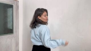 sexy nose appear while she takes off her blue sweatshirt m4