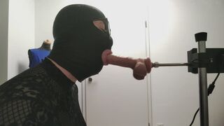 Sissy Fuckmachine Blowjob