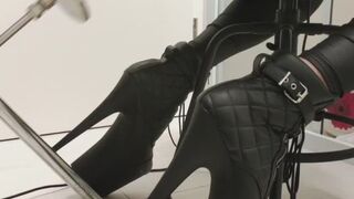 Sissy - Getting fucked by Dragon Dildo