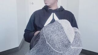 I expose my socks and soles (2025)