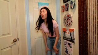 INEED2PEE Meeting Mia outside bathroom wetting her jeans