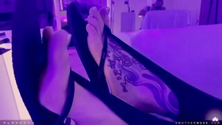 Iconic Thongs! [MP4]