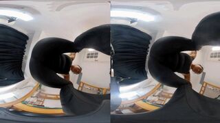 3DVR180 ANNA's big buttocks crushed and rubbed against the dwarf