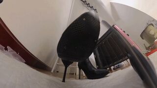 VR360 LELE boots and cotton socks dominate the dwarves