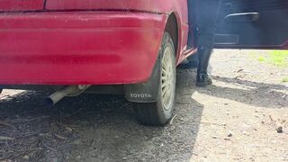 Extreme Revving with smokey exhaust