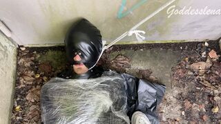 Goddesslena: Leder - Bondage im Freien
