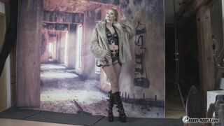 Izzy Delphine 03 - photoshootbackstage