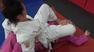 Axel vs Juliana Gi Feet