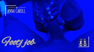 A Footjob in a black light with nails White (720 p)