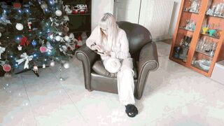 Amputee on crutches MP4 (1920x1080) FHD