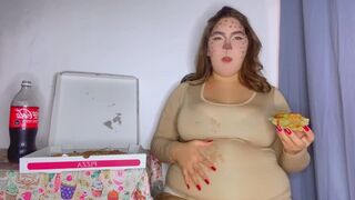 HALLOWEEN FELINE FEAST | HUNGRY CAT COSTUME | FULL BELLY | ROUND BELLY REACTIONS