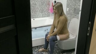 I'm back from the Christmas market and the restaurant, where I ate a lot, my stomach feels heavy MOV FULL HD 1080