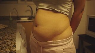 Candlelit Belly Poses – Before and After Dinner Volume Comparison