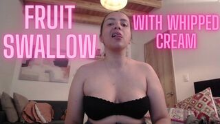 Fruit Swallow whit whipped cream