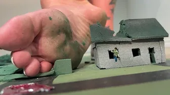 Mega Giantess Taylor Foord
