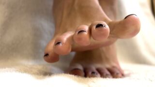 Wet Giantess Toes and Soles