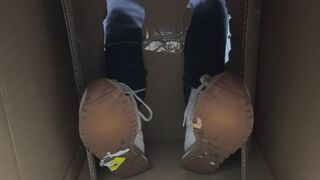 Shoe cleaning box