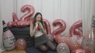 Saskia - New Years party popping
