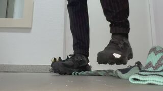 Cruel Salomon Cross Pro Spike Rip apart Socks and (redacted) of a fan