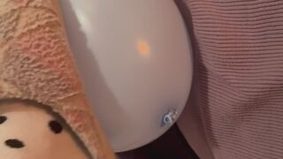 Mia pop one ballon on the slave