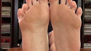 FRENCH Foot Fetish - Accro aux Grands Pieds de Déesse MaryanRed - HD Version