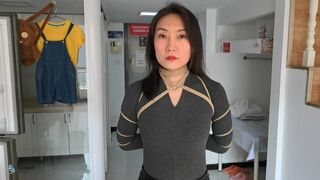 The Chinese-style neck-tying and placement of the girl in short boots (Chinese Model)