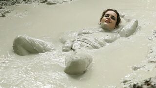 Jessica - Mud is Fun!