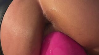 Giant dildo pussy stretching