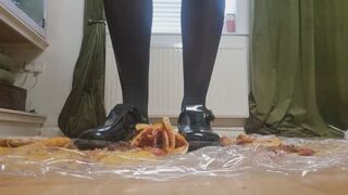 Your goddess crushing pizza I want you to eat it when I finish dancing all over it