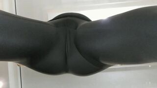 Stand over the camera in black leggings that are very tight and hug your crotch MP4 FULL HD 1080p