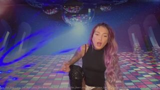 Giantess At The Club Crushes Everyone