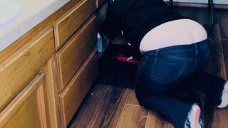 MILF SeductiveGenX Turned into a Plumber: Accidental Crack-and-Farting Show–His Hard-On Turned Shame Into Stink-Slave Gooning