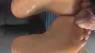 intense portrait solejob ( AMAZINGLY 1 WEEK HUGE CUM ON MY SOLES )