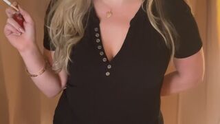 Smoking a cork in tight blue jeans and a low t-shirt