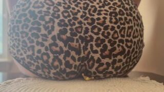 Butt drop on Tiny