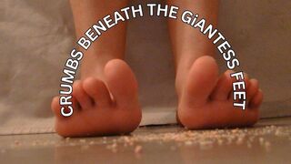 GiANTESS EATS ABOVE YOU
