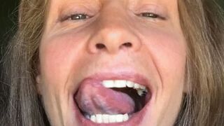 LONG POINTY FLICKERING TONGUE