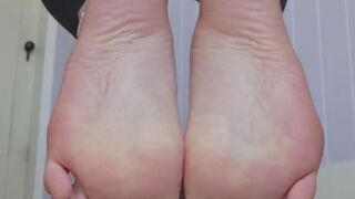 Sweaty moccasin removal - JOI with a countdown