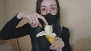 Claws Vs Banana